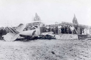 Lieut. Bonsal’s crashed Jenny at Bridgeton, NJ, 16 May 1918
Image: Smithsonian National Postal Museum